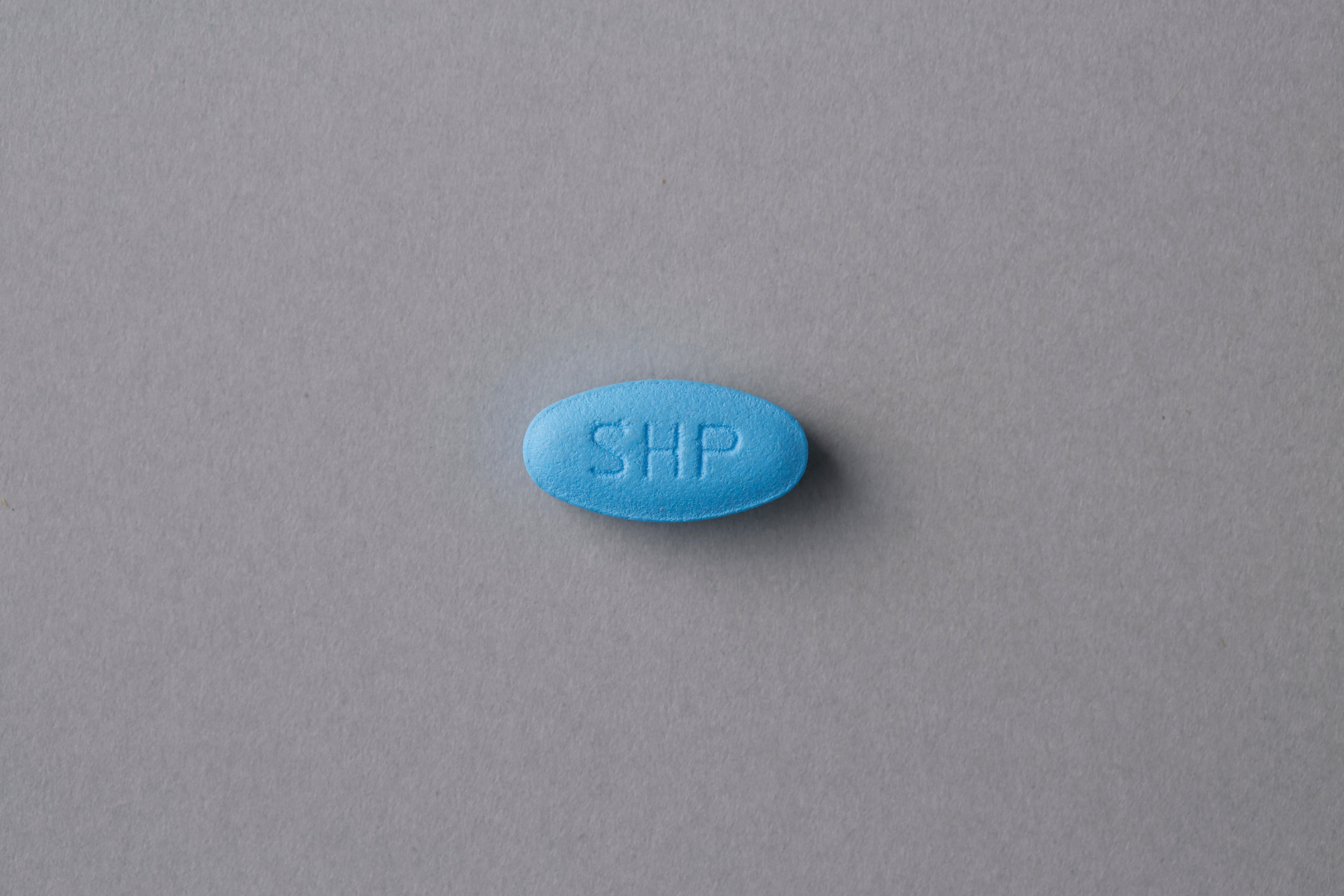 リブテンシティ錠200mg 製剤写真_上面